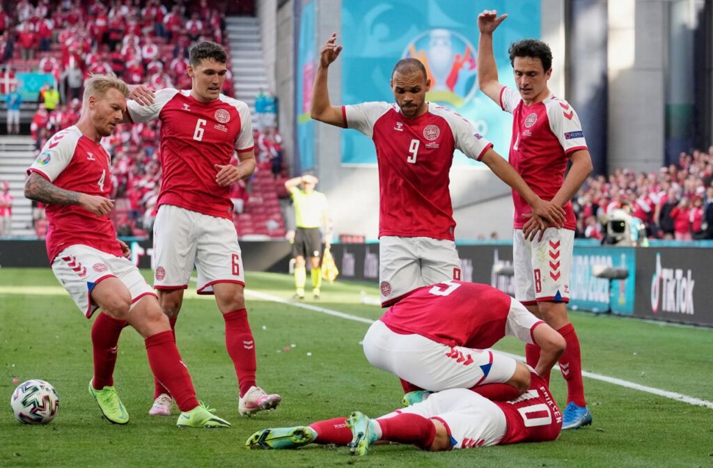 Christian Eriksen, si accascia al suolo e perde conoscenza. 