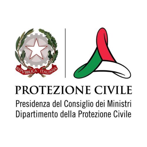 Emblema istituzionale del Dipartimento della Protezione Civile italiana accanto al logo tricolore stilizzato.